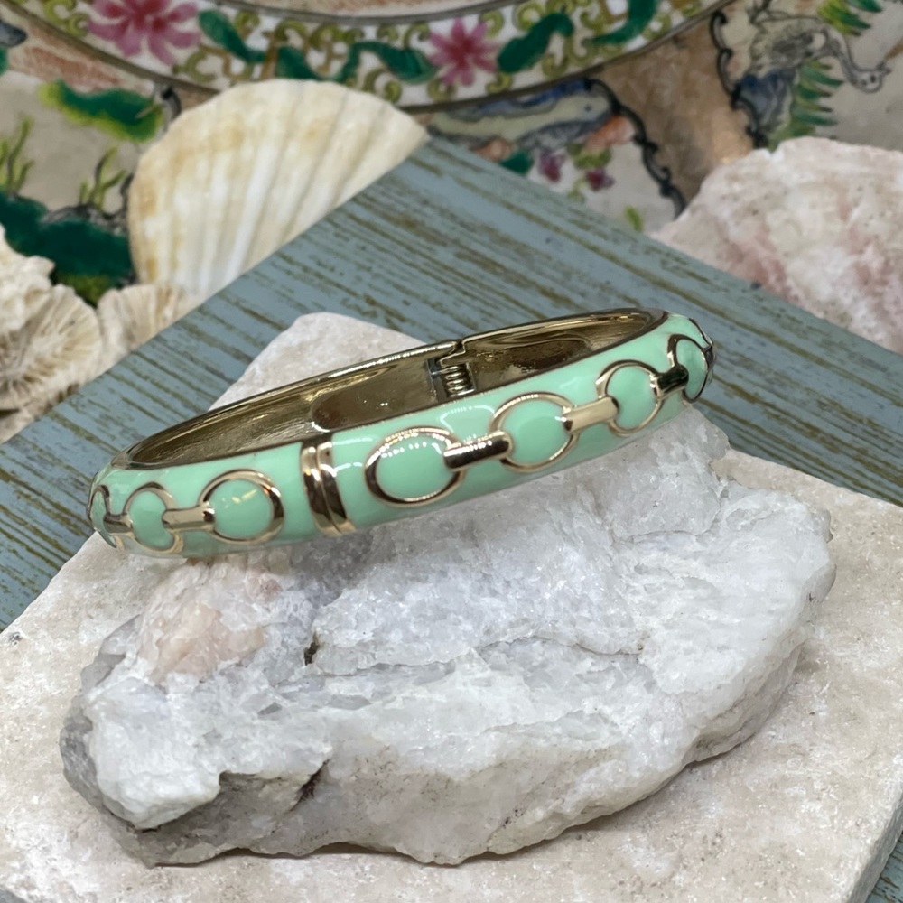 Vintage Premier Designs Pistachio Green hinged bangle bracelet